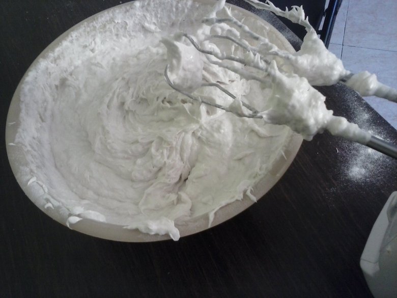 Cat supervision obligatory. Is your fapping arm strong? Do you want cake, but dont want to "bake" . Then this banana cake tutorial is for you. It shal